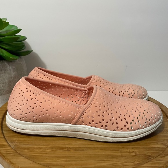 Clarks Cloudsteppers Coral Slip On Women’s 8.5 Cutout Comfort Loafer Normcore - Picture 2 of 9